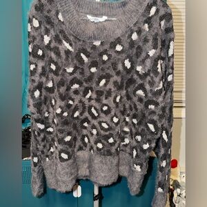 EUC time and tru xl Leopard Print Gray Sweater